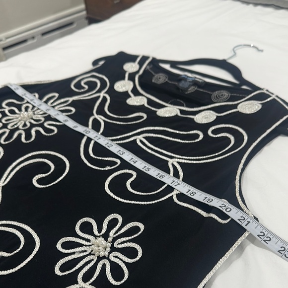 Black and White Embroidered Women's Top 1x - Picture 4 of 7